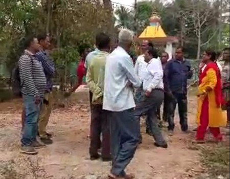 ବିଦ୍ୟାଳୟ ପରିଚାଳନା କମିଟିର ସଭାପତିଙ୍କୁ ହାତ ଉଠାଇଲେ ବିଡିଓ