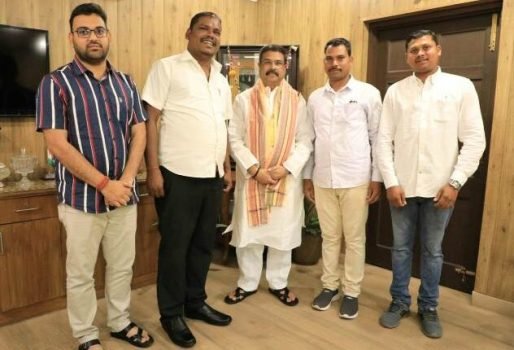 କେନ୍ଦ୍ରମନ୍ତ୍ରୀ ଧର୍ମେନ୍ଦ୍ର ପ୍ରଧାନଙ୍କୁ ଅଞ୍ଚଳର ସମସ୍ୟା ଜଣାଇଲେ ଯୁବମୋର୍ଚ୍ଚା ସଭାପତି