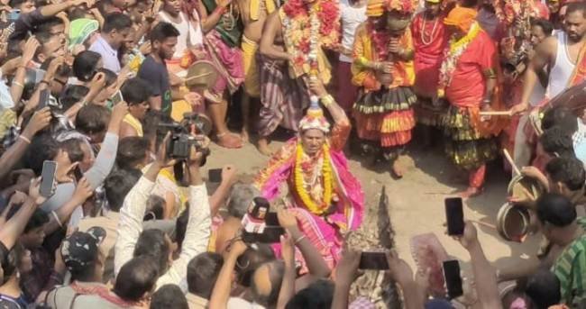 ମା ମଙ୍ଗଳାଙ୍କ ଝାମୁଯାତ୍ରା ଉଦଯାପିତ ମାଙ୍କ ବିଶେଶ୍ୱରୀ ବେଶ ଦର୍ଶନ କଲେ ଲକ୍ଷାଧିକ ମାତୃଭକ୍ତ