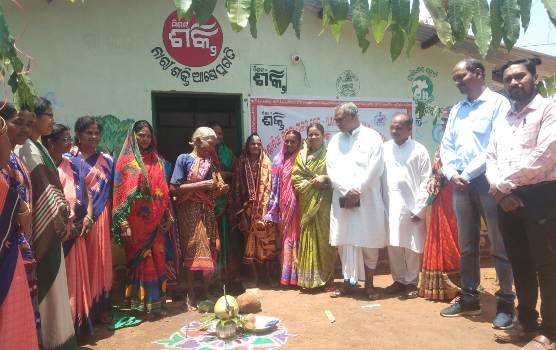 ଆଇଟିଡିଏ ଫୁଲବାଣୀ ତରଫରୁ ମିଶନ ଜୀବିକା ଯୋଜନାରେ ଅଣ୍ଡାଦିଆ କୁକୁଡ଼ା ପ୍ରଦାନ