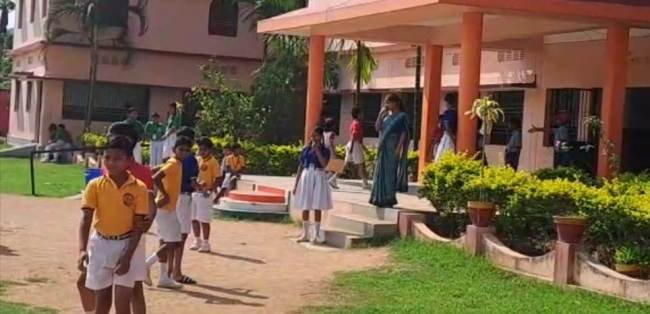 ମୁଖ୍ୟମନ୍ତ୍ରୀଙ୍କ ନିର୍ଦ୍ଦେଶକୁ ଫୁ, ବିଦ୍ୟାଳୟରେ ଚାଲିଛି ପାଠ ପଢ଼ା ଓ ଖେଳ