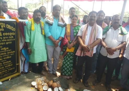 ପଞ୍ଚାୟତ ର କଲ୍ୟାଣମଣ୍ଡପ ପାଇଁ ଭିତ୍ତିପ୍ରସ୍ତର ସ୍ଥାପନ