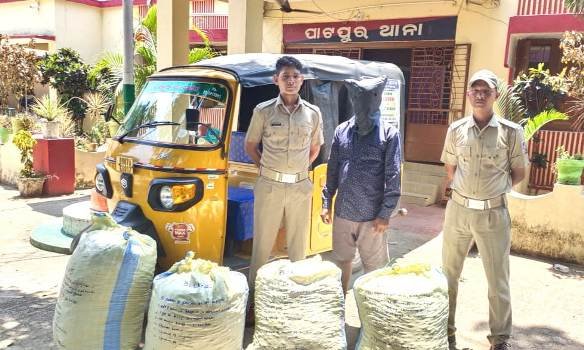 ଗଞ୍ଜେଇ ବୋଝେଇ ଅଟୋ ଜବତ