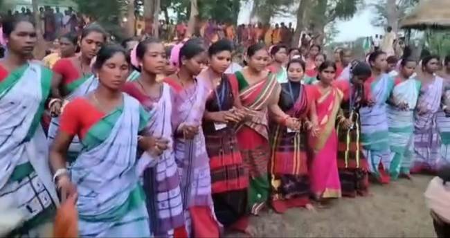 ହାଣ୍ଡିଫୁଟା ଗ୍ରାମରେ ପ୍ରସିଦ୍ଧ ପାତା ପର୍ବ