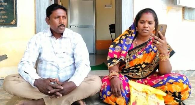 ନ୍ୟାୟ ଦାବିରେ ଧାରଣା ଦେଲେ ଆତ୍ମ ସମର୍ପଣ ମାଓବାଦୀ