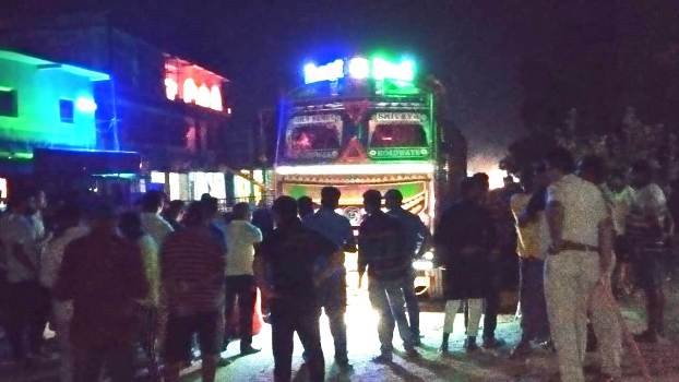 ହାଇୱା ଧକ୍କାରେ ଯୁବକ ଗୁରୁତର ଉତ୍ତ୍ୟକ୍ତ ଲୋକଙ୍କ ରାଜ୍ୟ ରାଜପଥ ଅବରୋଧ