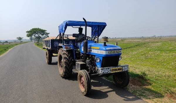 ବେଆଇନି ବାଲିବୋଝେଇ ଟ୍ରାକ୍ଟରକୁ ଜବଦ କଲା ତହସିଲ