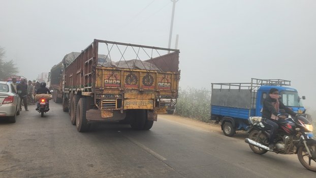 ଆନନ୍ଦପୁର-ଭଦ୍ରକ ରାସ୍ତାରେ ଲୁହାପଥର ପରିବହନକୁ ବିରୋଧ