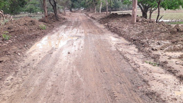 ସମତଳ ହେଉନି ମାଟି, ରାସ୍ତା ସାରା କାଦୁଅ, ଯାଆସ କରି ପାରୁନାହାନ୍ତି ଲୋକେ