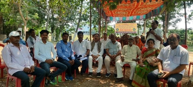ଦ୍ୱିତୀୟ ଦିନରେ ଶ୍ରମିକ ସଂଗଠନ ସମନ୍ୱୟ ସମିତିର ଜିଲ୍ଲା ଶ୍ରମ କାର୍ଯ୍ୟାଳୟ ସମ୍ମୁଖରେ ରିଲେ ଅନଶନ