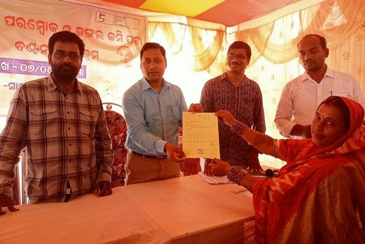 ସାନଖେମୁଣ୍ଡି ତହସିଲ ରେ ଗ୍ରାମକଣ୍ଠକ,ପରମ୍ବୋକ ଓ ଜଙ୍ଗଲ ଜମି ପଟ୍ଟା ବଣ୍ଟନ କାର୍ଯ୍ୟକ୍ରମ ଅନୁଷ୍ଠିତ