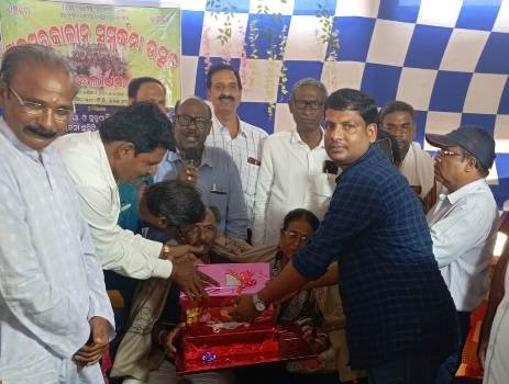 ପ୍ରଧାନ ଶିକ୍ଷକ ମୁରଲୀ ନାୟକଙ୍କୁ ଅବସରକାଳୀନ ସମ୍ବର୍ଦ୍ଧନା