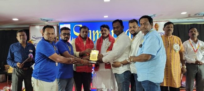 ସମର୍ପଣ ସ୍ୱେଚ୍ଛାସେବୀ ସଂଗଠନ ପକ୍ଷରୁ ମାଇଁ ଏନ୍‌.ସି.ସି.ଆଲୁମନି ଆସୋସିଏସନକୁ ସମ୍ବର୍ଦ୍ଧନା