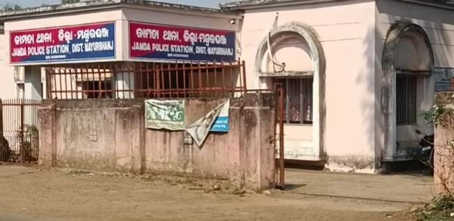 ଗଛରୁ ପଡି ଯୁବକ ମୃତ