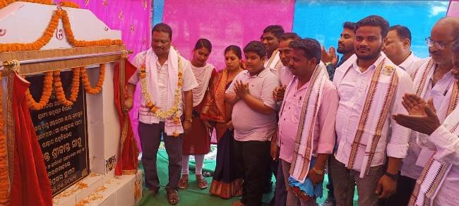 ଶ୍ରମ ମନ୍ତ୍ରୀଙ୍କ ଦ୍ୱାରା ବିଜୁ ସେତୁର ଭିତ୍ତିପ୍ରସ୍ତର ସ୍ଥାପନ