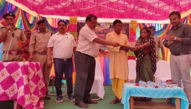 କନ୍ଧମାଳ ଜିଲ୍ଲାର ସଫଳ ବନସୁରକ୍ଷା ସମିତିକୁ ବନ ବିଭାଗର ପ୍ରୋତ୍ସାହନ କାର୍ଯ୍ୟକ୍ରମ