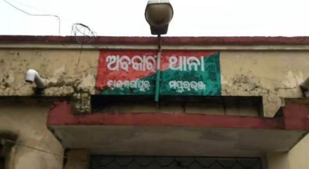 ରାଇରଙ୍ଗପୁର ଅବକାରୀ ବିଭାଗ ତରଫରୁ ଚଢାଉ ୫୪ ଲିଟର ମଦ ଜବତ ସହ ଦୁଇ ମହିଳାଙ୍କୁ କୋର୍ଟ ଚାଲାଣ