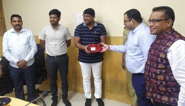 ଗଜପତିର ଅତିରିକ୍ତ ଜିଲ୍ଲାପାଳ ସଂଗ୍ରାମ ପଣ୍ଡାଙ୍କୁ ବିଦାୟ ସମ୍ବର୍ଦ୍ଧନା