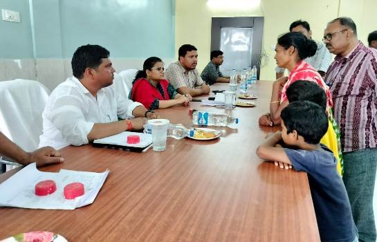 ଗୋଲାମୁଣ୍ଡାଠାରେ ଜିଲ୍ଲାପାଳ ଙ୍କ ଅଧ୍ୟକ୍ଷତାରେ ଏକ ଜନଶୁଣାଣି ଶିବିର ଅନୁଷ୍ଠିତ