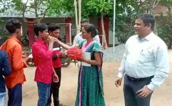 ଜଗନ୍ନାଥ ଅନାଥ ଆଶ୍ରମର ଛାତ୍ରଛାତ୍ରୀ ମାଟ୍ରିକ ପରୀକ୍ଷାରେ ସଫଳତା ହାସଲ ନେଇ ଗଜପତି ଏଡିଏମ ଛାତ୍ରଛାତ୍ରୀଙ୍କୁ ମିଷ୍ଠାନ୍ନ ଖୁଆଇଲେ