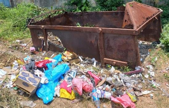 କାଶୀନଗର ମେଡିକାଲ ବର୍ଜ୍ୟବସ୍ତୁ ଓ ଆବର୍ଜନାଗୁଡିକ ରାସ୍ତାରେ ପଡିରହି ପରିବେଶ ଦୂଷିତ ହେବାରେ ଲାଗିଛି