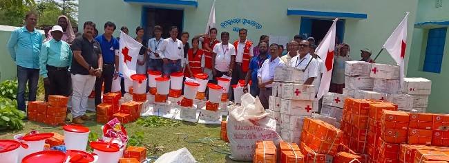 ରାଷ୍ଟ୍ରପତିଙ୍କ ଉପରବେଡା ଗ୍ରାମରେ ରେଡ୍ କ୍ରସ୍ ର ରିଲିଫ ବଣ୍ଟନ