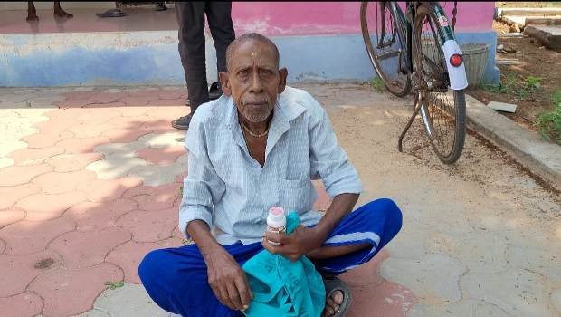 ମିଳୁନି ଭତ୍ତା, ବିଷ ବୋତଲ ଧରି ଧାରଣାରେ ବସିଲେ ହିତାଧିକାରୀ
