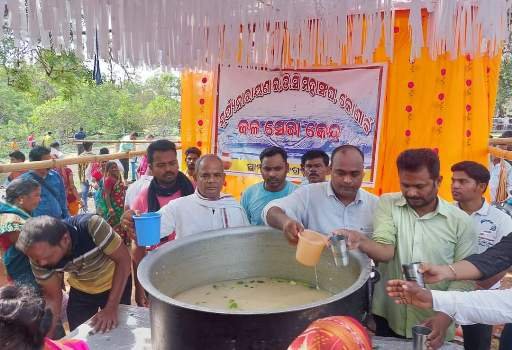 କୋଣାର୍କ ସୁରକ୍ଷା ସମିତି ଓ ସୂର୍ଯ୍ୟନାରାୟଣ ବନ ସୁରକ୍ଷା ସମିତି ମହାସଂଘ ପକ୍ଷରୁ ଜଳ ସେବା
