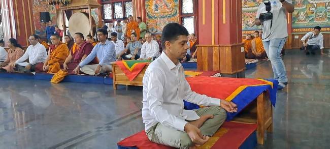 ପଦ୍ମ ସମ୍ଭବ ରେ ପୂଜାର୍ଚ୍ଚନା ସହ ଧ୍ୟାନ ରେ ବସିଲେ ୫ଟି ସଚିବ