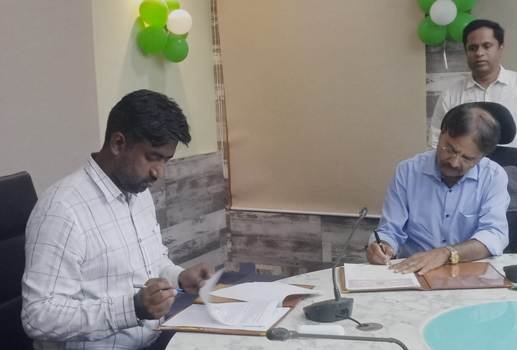 ଗଞ୍ଜାମ ଜିଲ୍ଲା ରେ ବିଭିନ୍ନ ଦାମୀ ଫୁଲ ଚାଷ କରିବା ପାଇଁ ଫ୍ଲୋରେନ୍ସ ଫ୍ଲୋରା ମାର୍କେଟିଂ ବାଙ୍ଗାଲୋର ଓ ଗଞ୍ଜାମ ଜିଲ୍ଲା ପ୍ରଶାସନ ମଧ୍ୟରେ ଏମ.ଓ.ୟୁ. ସ୍ବାକ୍ଷରିତ