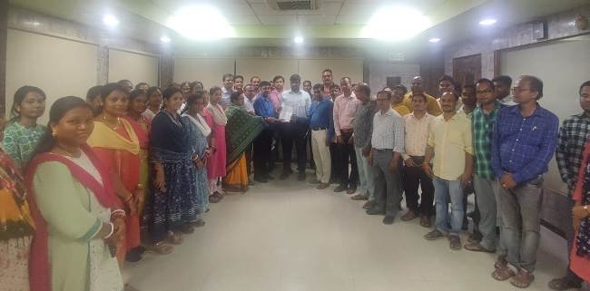 ଅମଲା ସଂଘ ପକ୍ଷରୁ ଜିଲ୍ଲାପାଳଙ୍କୁୁ ଦାବିପତ୍ର ପ୍ରଦାନ