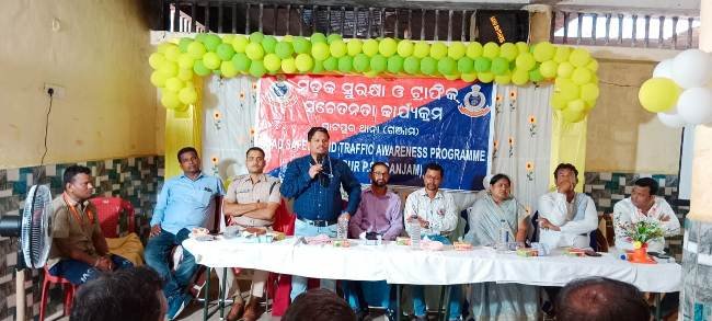 ଆମ ପୋଲିସ ସମିତି ପାଟପୁର ଥାନା ପକ୍ଷରୁ ସଡକ ସୁରକ୍ଷା ଓ ଟ୍ରାଫିକ ସଚେତନତା କାର୍ଯ୍ୟକ୍ରମ