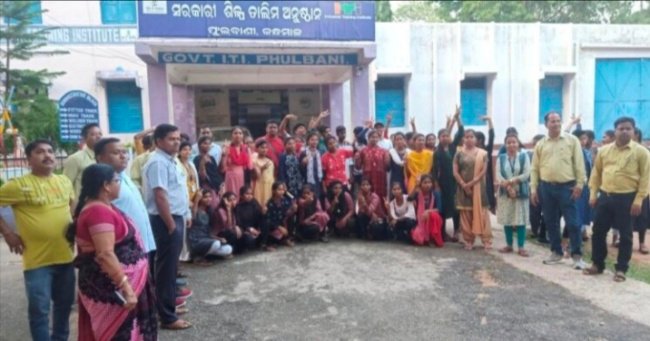 କନ୍ଧମାଳ ଜିଲ୍ଲାରେ କାର୍ଯ୍ୟରତ ଶିଶୁ ଯତ୍ନ ଅନୁଷ୍ଠାନ ଛାତ୍ରଛାତ୍ରୀଙ୍କ କ୍ୟାରିୟର ଗଠନ ପରାମର୍ଶ ଶିବିର