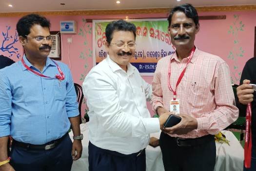 ଓୟୁଜେ ପକ୍ଷରୁ ପରିଚୟପତ୍ର ପ୍ରଦାନ ଉତ୍ସବ