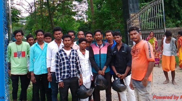ମଲ୍ଲିପସି, ସରମୁଣ୍ଡି ଓ ମୟୁନଚା ଗ୍ରାମକୁ ରାଜସ୍ୱଗ୍ରାମର ମାନ୍ୟତା ଓ ସବୁ ଦିନିଆ ରାସ୍ତା ନିର୍ମାଣ ପାଇଁ ଜିଲ୍ଲାପାଳଙ୍କୁ ଦାବିପତ୍ର