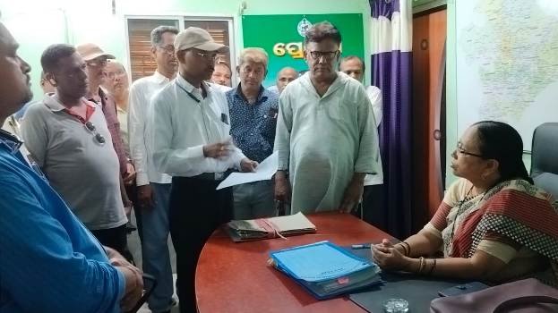 ଜିଲ୍ଲା ରେ କାର୍ଯ୍ୟରତ ପ୍ରାଥମିକ ଶିକ୍ଷକ ମାନଙ୍କୁ ଶୀଘ୍ର ପଦୋନ୍ନତି ଦେବା ଲାଗି ଦାବି