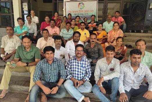 ୪ ର୍ଥ ଦିନରେ ଜିଲ୍ଲାସ୍ତରୀୟ ଅମଲାଙ୍କ ସମୂହ ଛୁଟି ଓ ଶାନ୍ତି ପୂର୍ଣ୍ଣ ଧାରଣା