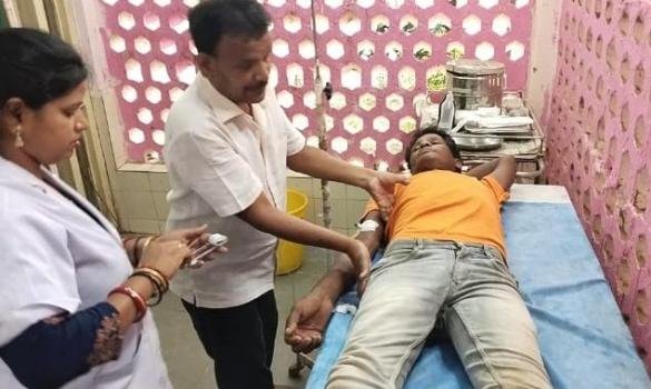 ଗଛରେ ପିଟିହେଲା ବାଇକ ୨ ଗୁରୁତର