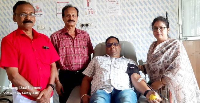 ବିବାହ ବାର୍ଷିକୀରେ ରକ୍ତଦାନ କଲେ ପତି-ପତ୍ନୀ