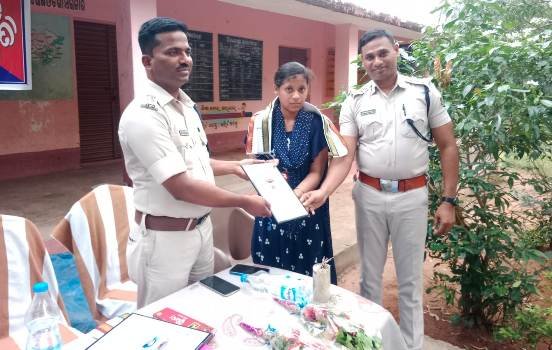 କୋଦଳା ଥାନା ପୋଲିସ ପକ୍ଷରୁ ଆଦିବାସୀ ଗ୍ରାମ ବାଇଦିପଡ଼ା ଠାରେ ଆମ ପୋଲିସ ସମିତି କାର୍ଯ୍ୟକ୍ରମ ଅନୁଷ୍ଠିତ