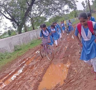 ନିର୍ମାଣ ହେଉନି ନନ୍ଦିପଦା ସ୍କୁଲ ରାସ୍ତା