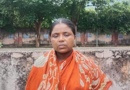 ଅନ୍ତୋର୍ଦୟ ଏବଂ ଇନ୍ଦିରା ଆବାସ ଯୋଜନାରୁ ବଞ୍ଚିତ ବିଧବା ମହିଳା ମଗଦୁଣି ସିଂ