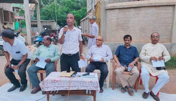 ସର୍ବସାଧାରଣ ଜମିକୁ ପୋଲିସ୍ ବିଭାଗଦ୍ୱାରା ବେଆଇନ୍ ଦଖଲର ପ୍ରତିବାଦ