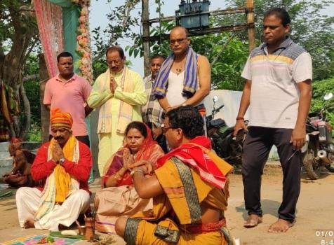 ପାରଳାରେ ଏକ ନିଆରା ବାହାଘର ଓସ୍ତ ଓ ବଟ ବୃକ୍ଷର ବିବାହ ଅନୁଷ୍ଠିତ