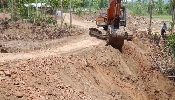 ତ୍ରୁଟିପୂର୍ଣ ରାସ୍ତା ନିର୍ମାଣ ଯୋଗୁଁ ୩ କିମି ରାସ୍ତାକୁ ୧୧ କିମି ଆନ୍ଧ୍ର ରାସ୍ତା ଦେଇ ଯିବାକୁ ପଡୁଛି