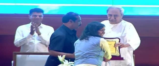 ମୁଖ୍ୟମନ୍ତ୍ରୀଙ୍କ ଦ୍ବାରା ହାତୀଓଟ ଓଏଭି ଛାତ୍ରୀ ସମ୍ବର୍ଦ୍ଧିତ