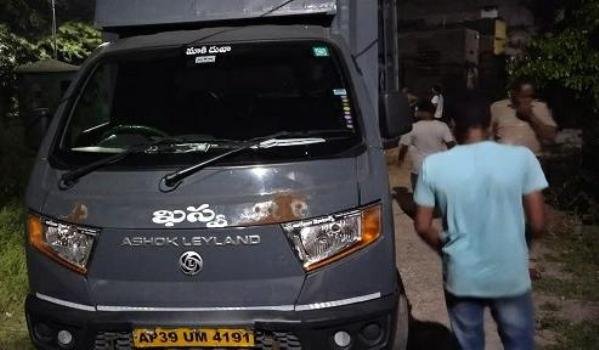 ଗଜପତିରେ ଗୋ-ଚାଲାଣକୁ ରୋକିଲା ପୋଲିସ