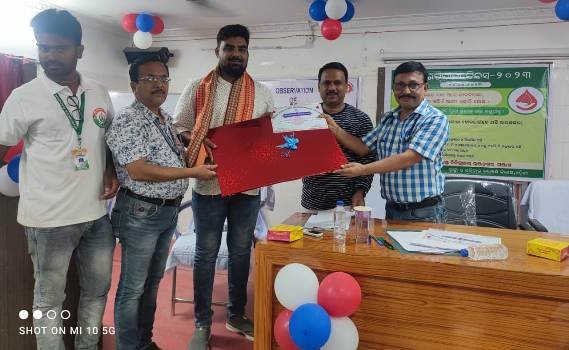 ବିଶ୍ୱ ରକ୍ତଦାତା ଦିବସରେ ଦିବ୍ୟ ରଞ୍ଜନ ସମ୍ମାନୀତ