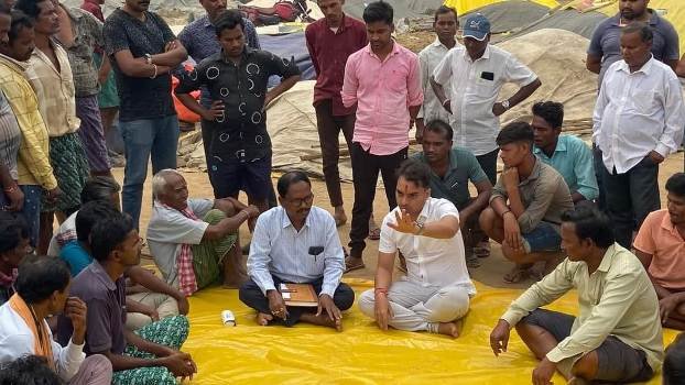 ସୁଜିତ ମେହେରଙ୍କ ନେତୃତ୍ୱ ରେ କୋଟା ଗାଁ ମଣ୍ଡିରେ ଚାଷୀ ମହାସଭା
