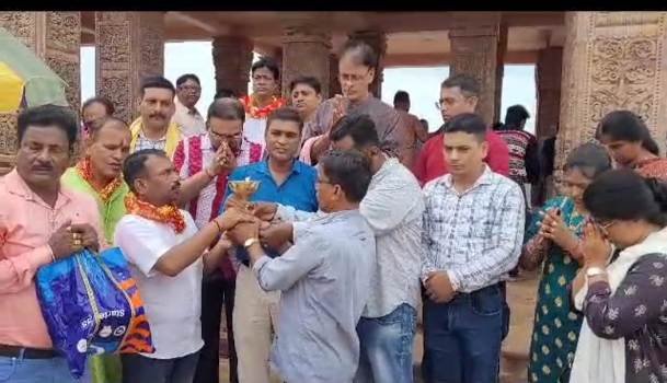 ନିଜ ଦାବୀ ପୂରଣ କରିବା ଭିନ୍ନ ତରିକା ଆପଣେଇଲା ଗଞ୍ଜାମ ଜିଲ୍ଲା ମିଳିତ ମଞ୍ଚ